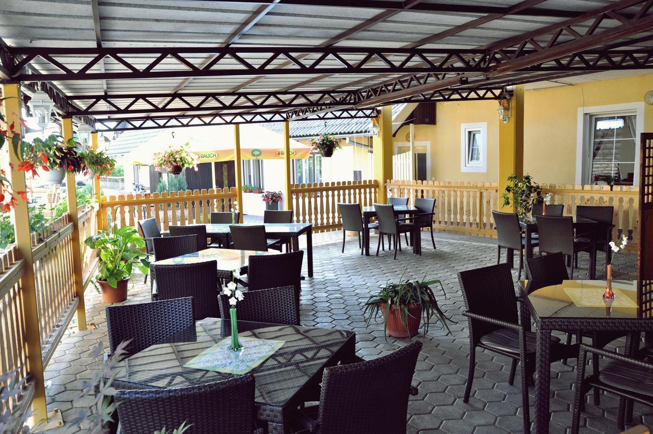 Guesthouse Osvald Zirovnica ภายนอก รูปภาพ