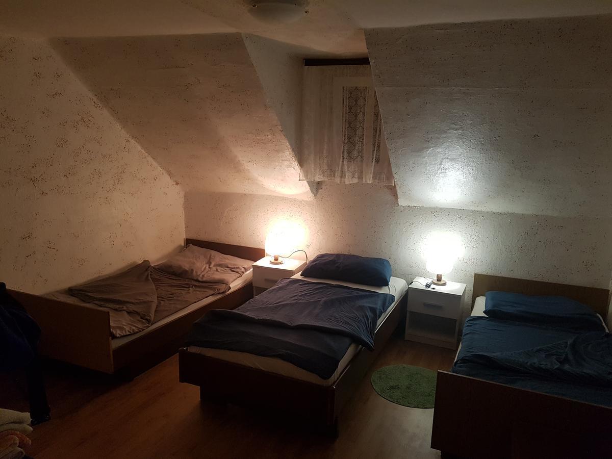 Guesthouse Osvald Zirovnica ภายนอก รูปภาพ