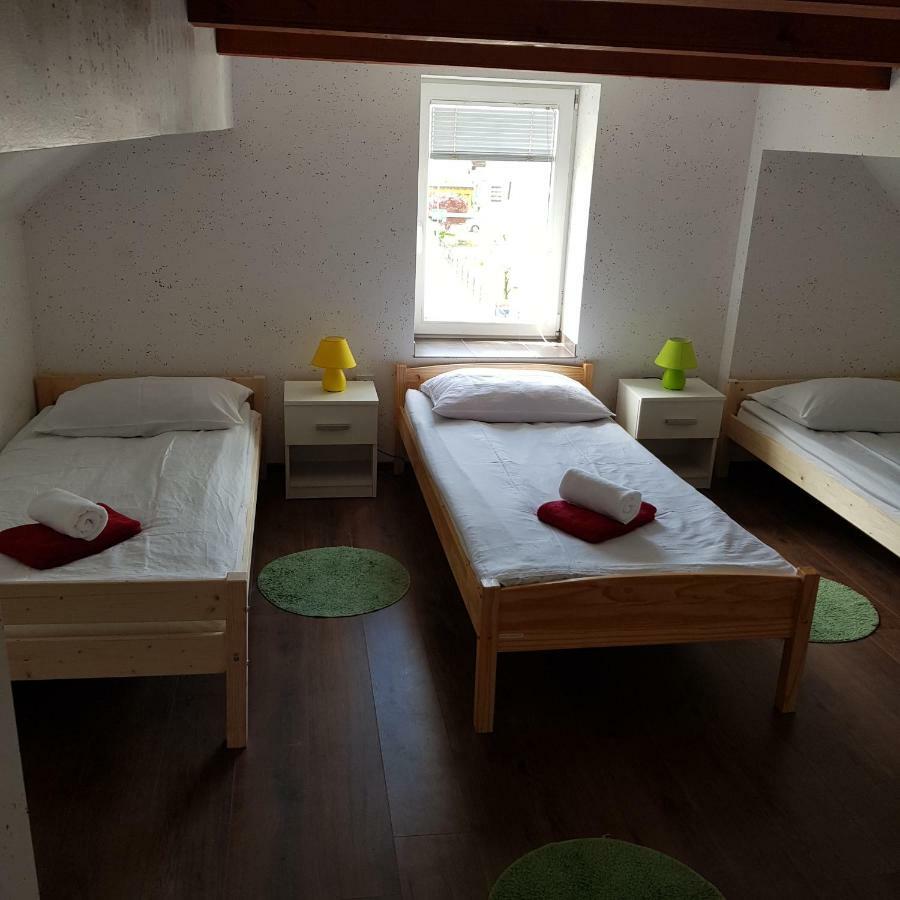 Guesthouse Osvald Zirovnica ภายนอก รูปภาพ