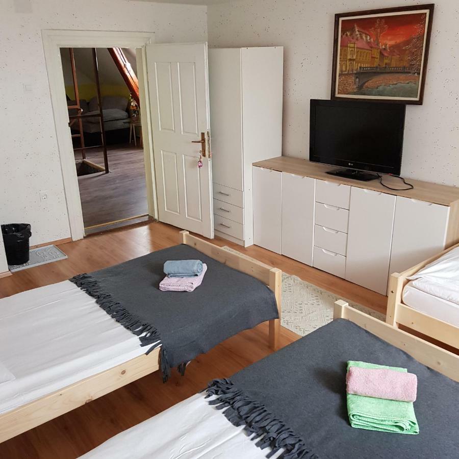 Guesthouse Osvald Zirovnica ภายนอก รูปภาพ