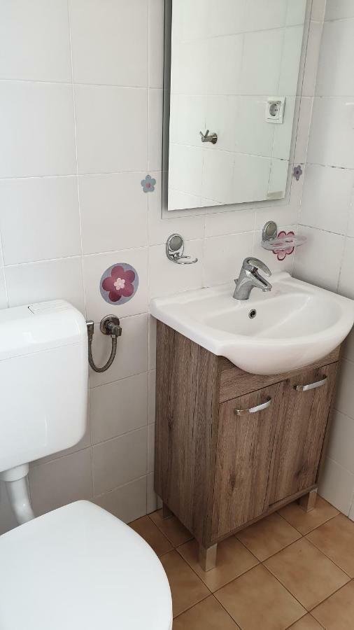 Guesthouse Osvald Zirovnica ภายนอก รูปภาพ