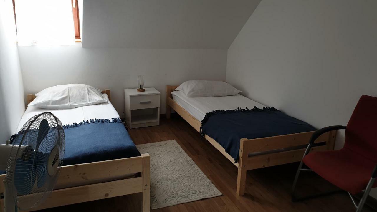 Guesthouse Osvald Zirovnica ภายนอก รูปภาพ