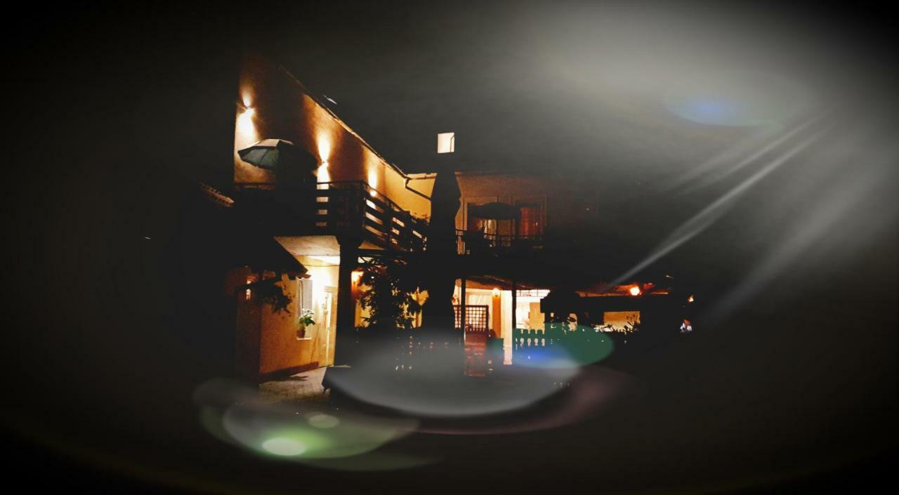 Guesthouse Osvald Zirovnica ภายนอก รูปภาพ