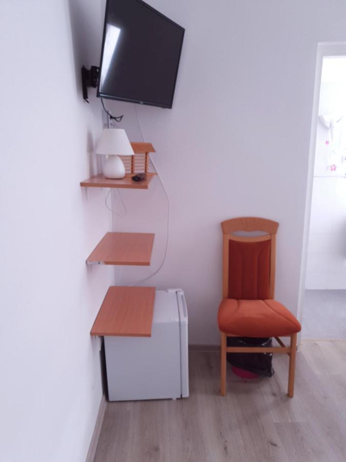 Guesthouse Osvald Zirovnica ภายนอก รูปภาพ