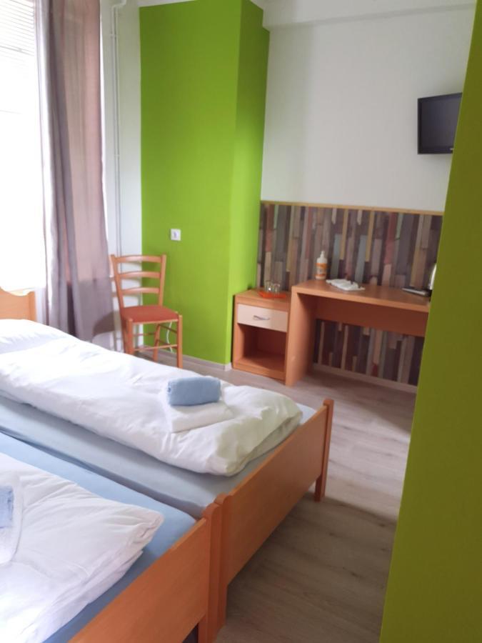 Guesthouse Osvald Zirovnica ภายนอก รูปภาพ