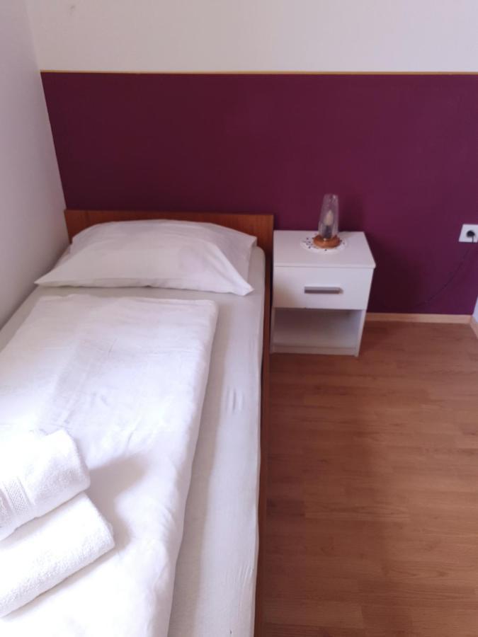 Guesthouse Osvald Zirovnica ภายนอก รูปภาพ