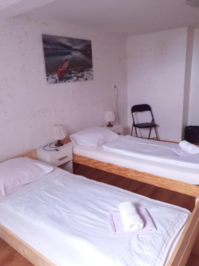 Guesthouse Osvald Zirovnica ภายนอก รูปภาพ