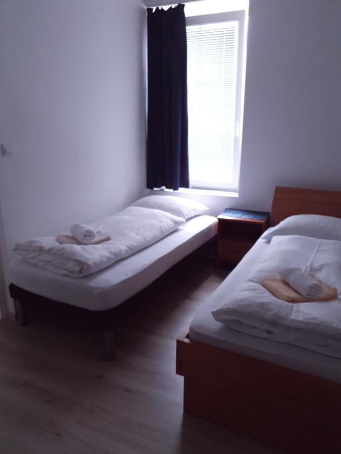 Guesthouse Osvald Zirovnica ภายนอก รูปภาพ