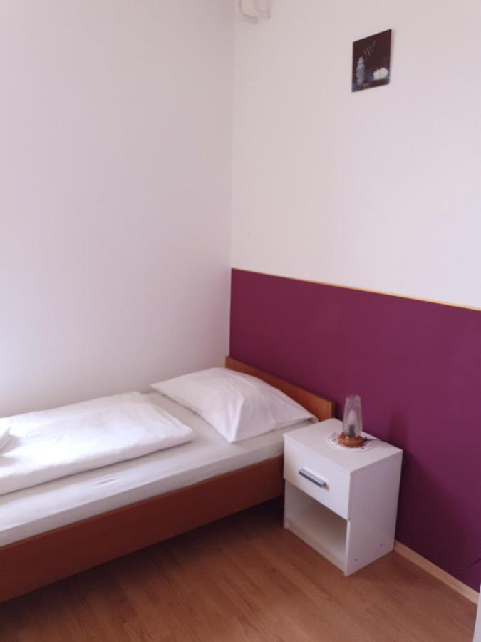 Guesthouse Osvald Zirovnica ภายนอก รูปภาพ